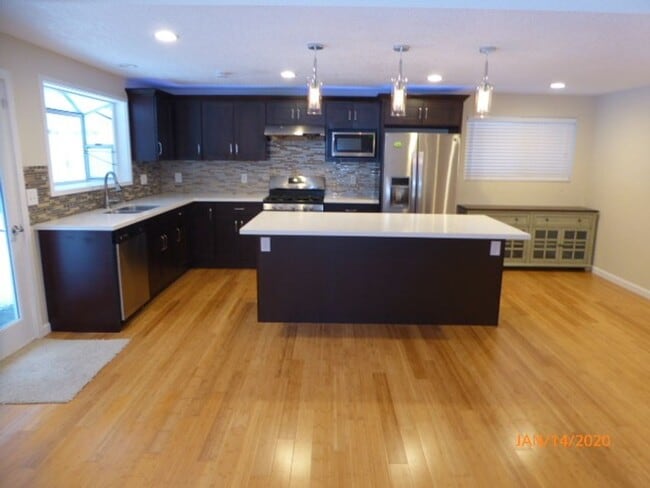 Building Photo - Charming 4 Bed 2 Bath Rambler in Sought Af...