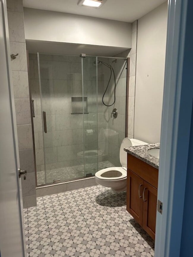 Building Photo - Penthouse in Wailuku secured building