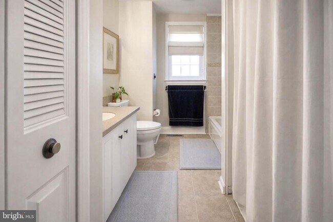 Building Photo - 708 Kings Croft Dr