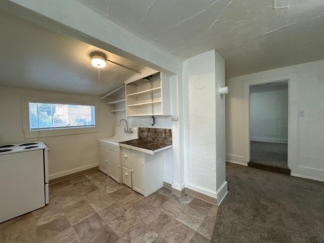 Building Photo - 207