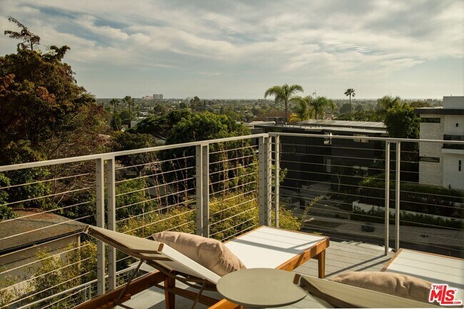 Building Photo - 3218 Maplewood Ave