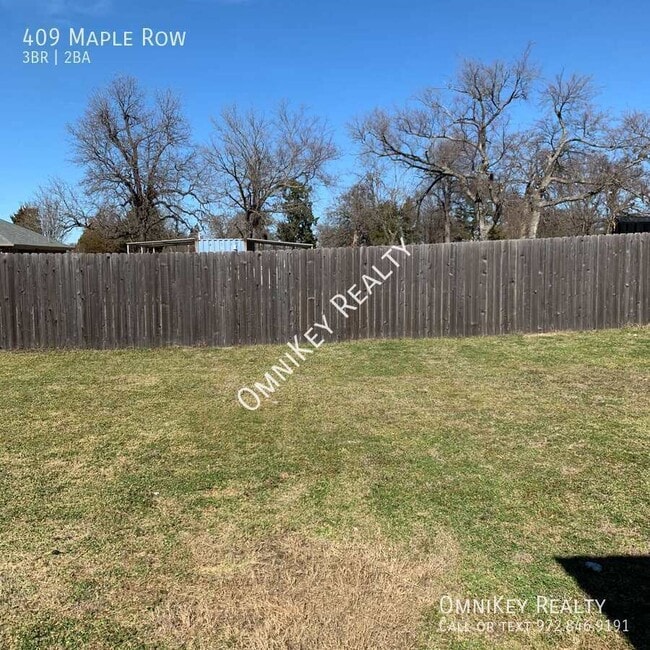 Building Photo - 409 Maple Row