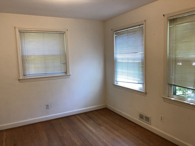 First Floor bedroom - 3805 jonesbridge road