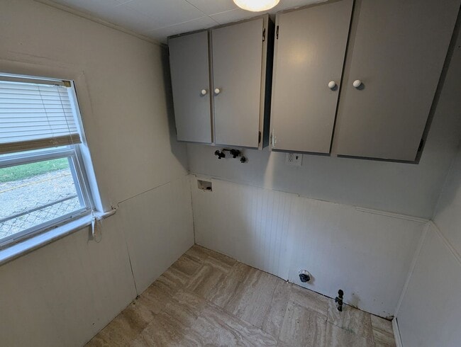 Building Photo - Living Large in Lemay - Section 8 Friendly!