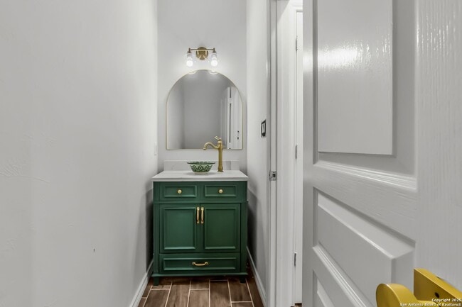 Building Photo - 3Bed/2.5 Bath House Ready for Rent!