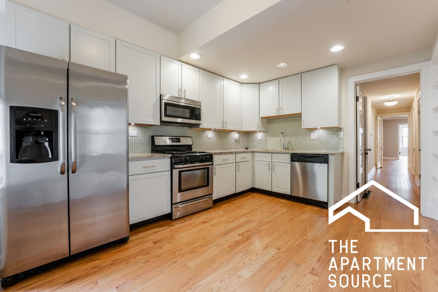 Building Photo - 2660 N Ashland Ave