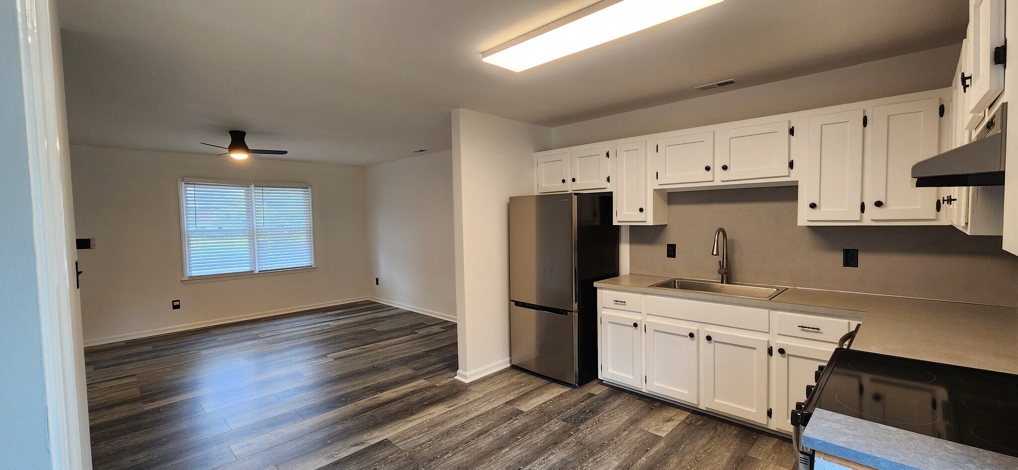 Kitchen - 2110 Twin Ave