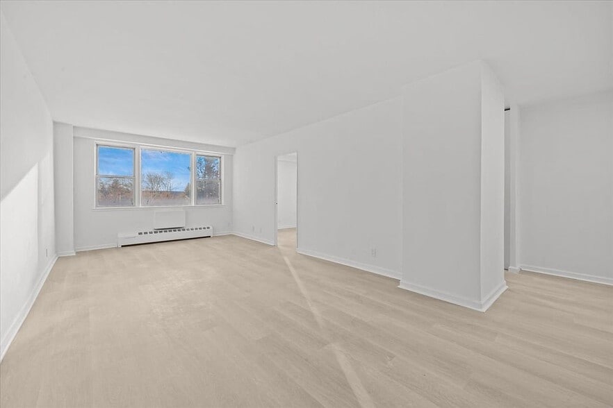 Building Photo - 5700 Arlington Ave