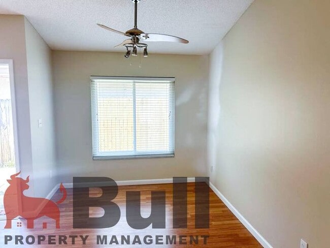Building Photo - 1066 Las Cruces Dr