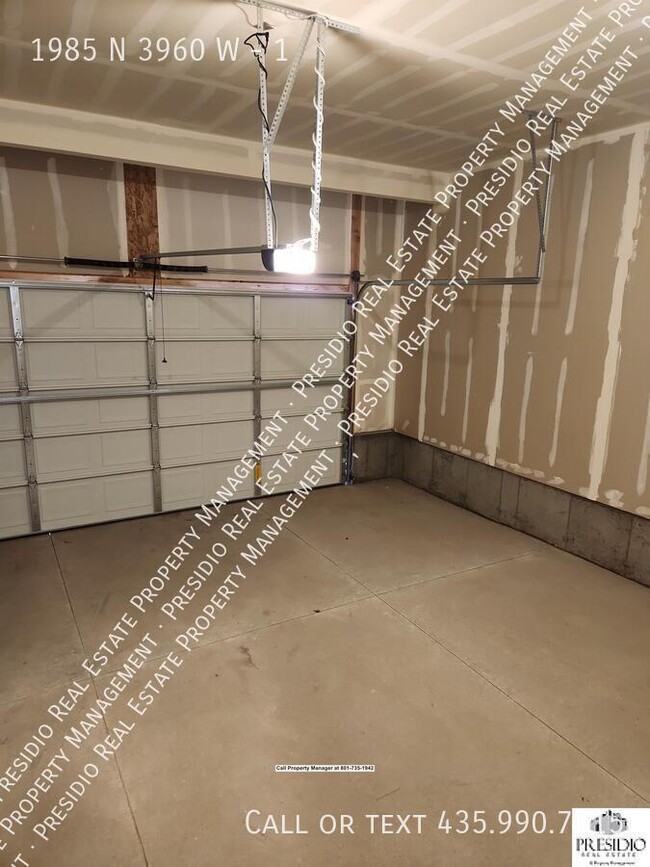 Building Photo - 1985 N 3960 W