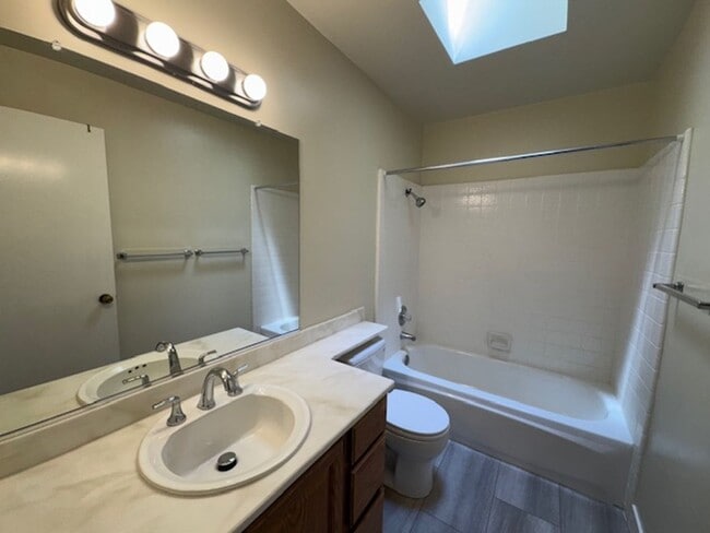 Building Photo - Nicely updated 3 bedroom, 2 bath 2 story t...