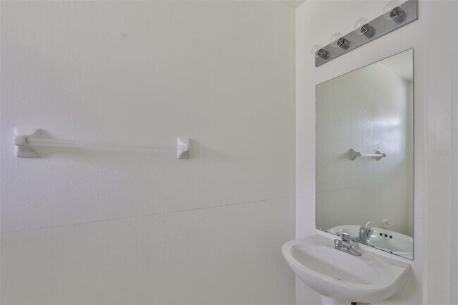 Building Photo - 9815 Carlsdale Dr