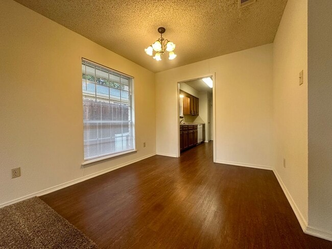 Building Photo - 1404 Chapel Ridge Rd