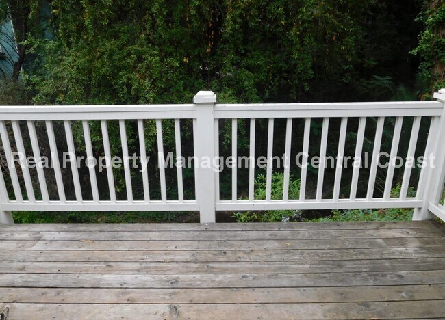 Building Photo - AVAILABLE JULY -  2 Bedroom / 1.5 Bath Dow...