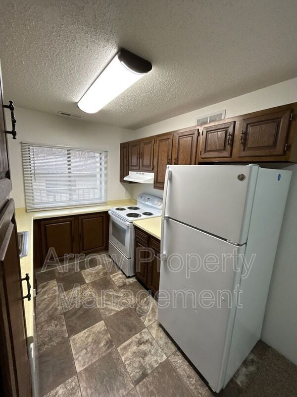 Building Photo - 201 E Arbor Ave