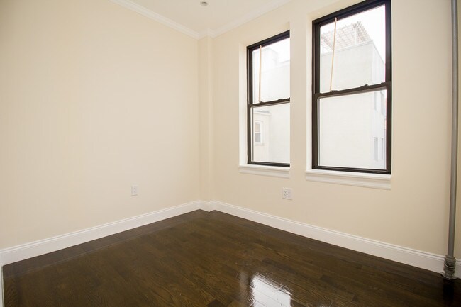 Primary Photo - 329 Union St