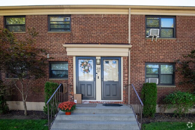 Entrances - Windsor Oak