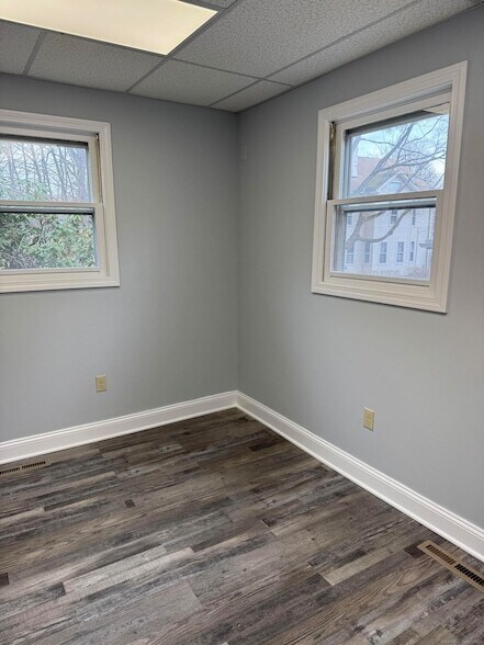 Building Photo - 211 Montowese St