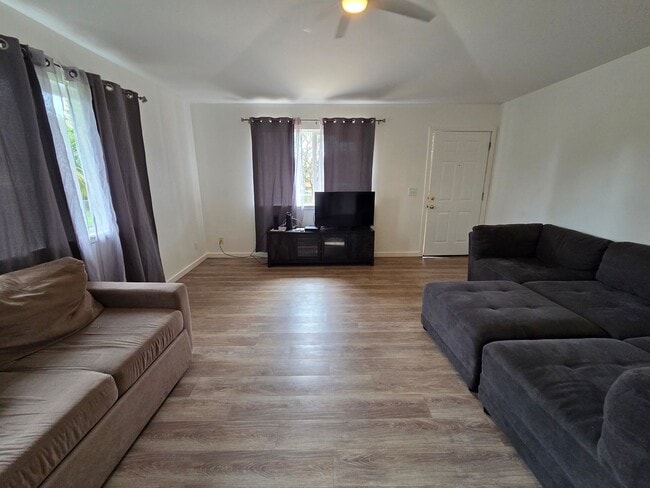 Building Photo - Turned key full furnished 3 bedroom in North Kihei