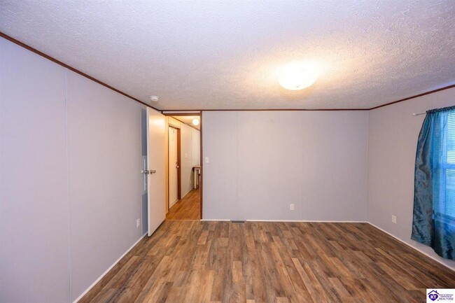 Building Photo - 65 Thurman St
