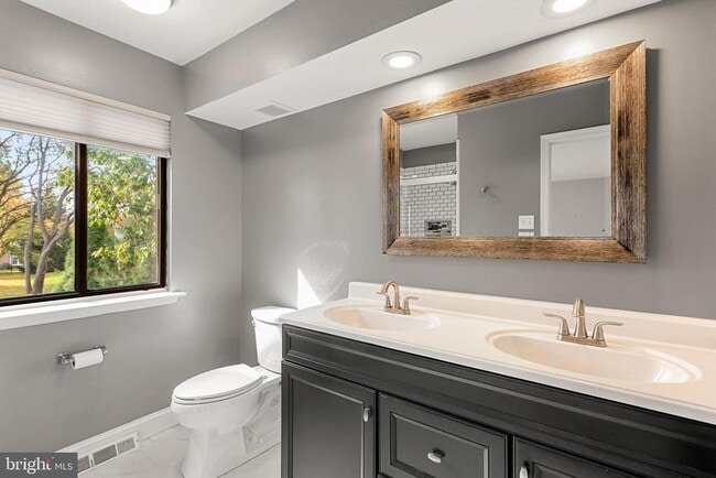 Building Photo - 201 Fairfax Ct