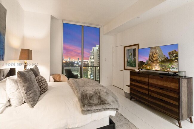 Building Photo - 2678 Tigertail Ave