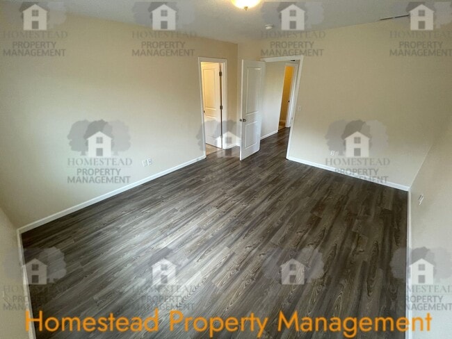 Building Photo - Welcome home! Outstanding Salem location!