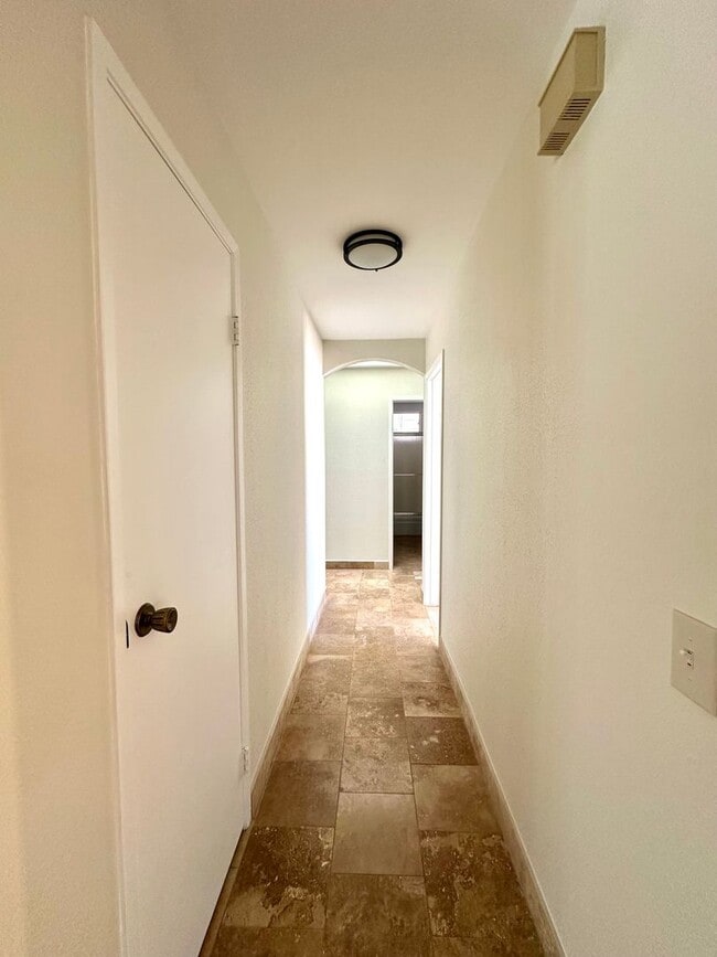Building Photo - Desirable 4 bedroom home in Mountain View ...