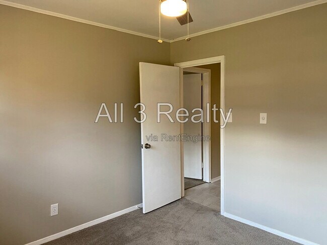 Building Photo - 1717 Robison Hill Rd