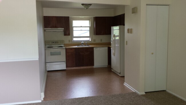 Building Photo - 2002 S Black Ave