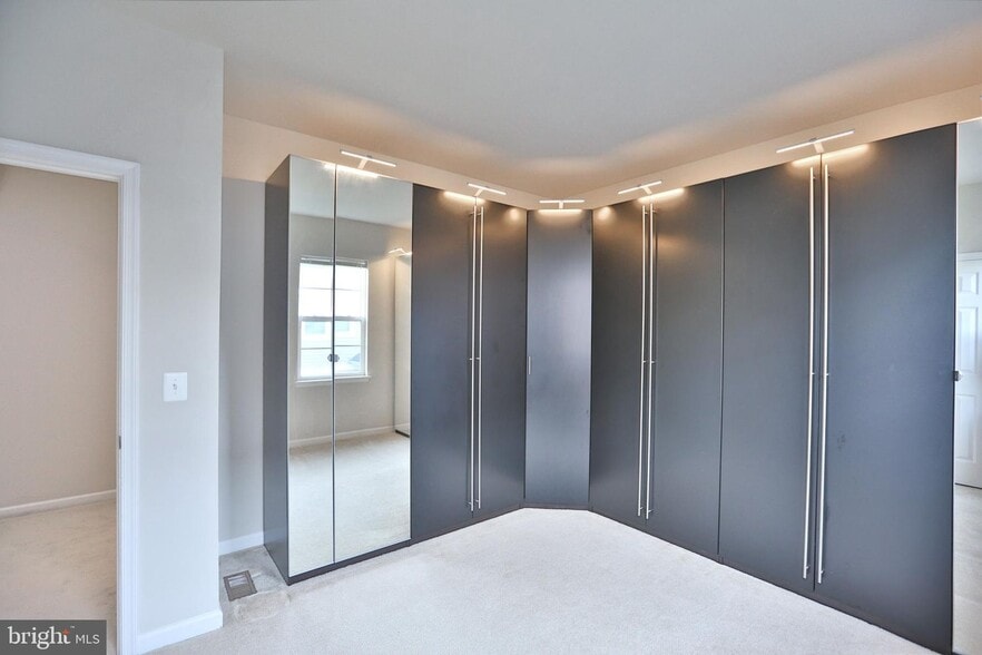 Building Photo - 21112 Sugarview Dr