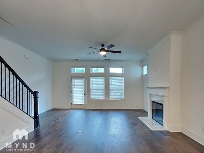 Building Photo - 828 S Columbia Dr