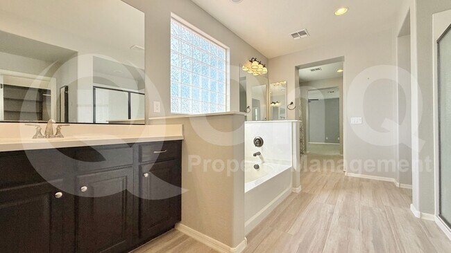 Building Photo - 3945 E Mesquite St