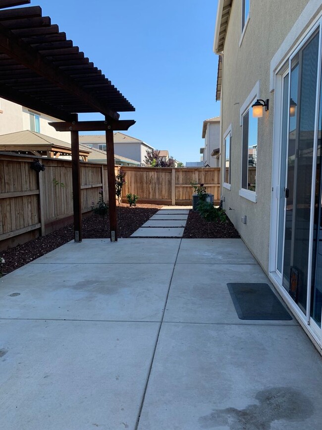 Building Photo - Newer "Next Gen" Home in Springlake/Woodla...
