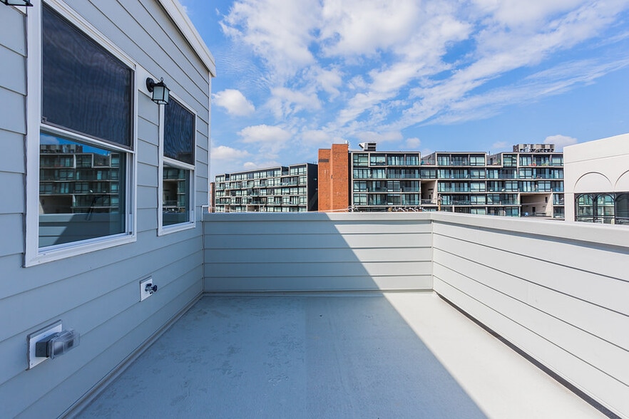 Roof Top - 146 W Wildey St
