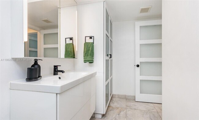 Building Photo - 195 Sunrise Dr