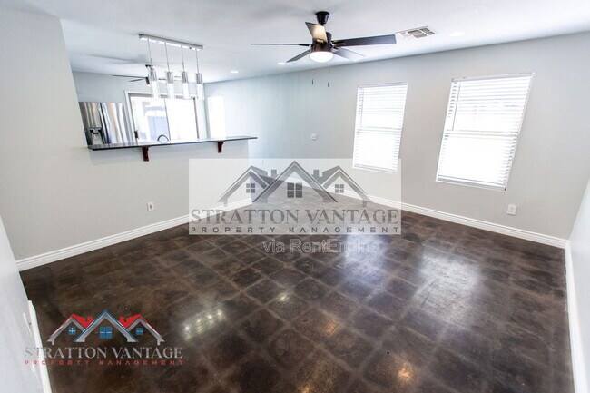 Building Photo - 4821 N 92nd Ln