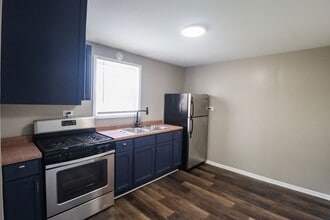 Building Photo - Charming Studio with Modern Updates
