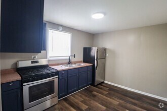 Building Photo - Charming Studio with Modern Updates