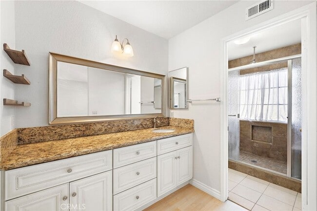 Building Photo - 46 Silkberry