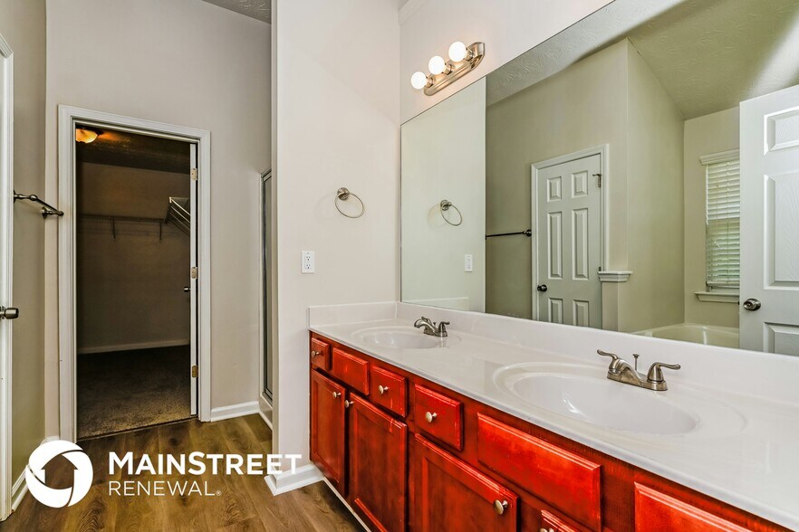 Building Photo - 2334 Silver Maple Cir