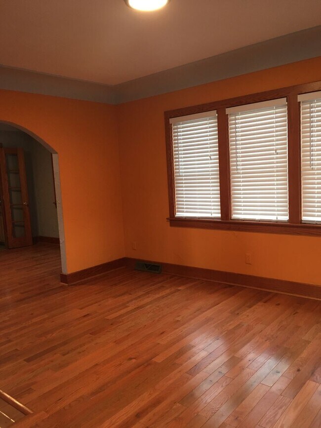 Building Photo - 511 Cutler St