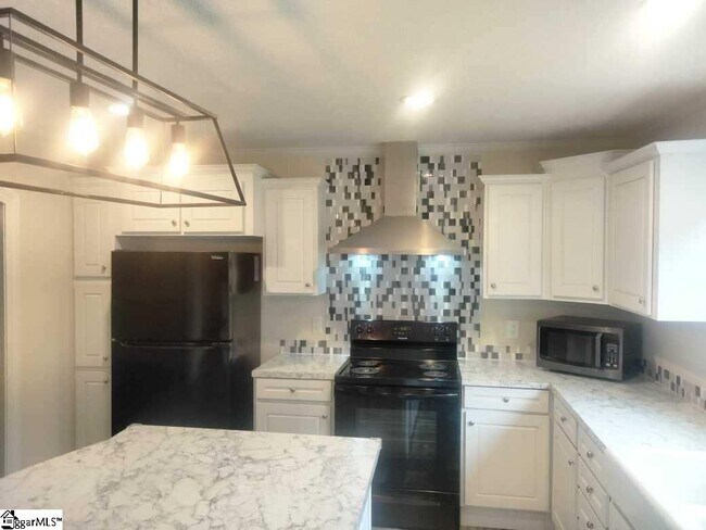 Building Photo - 5 Charles St