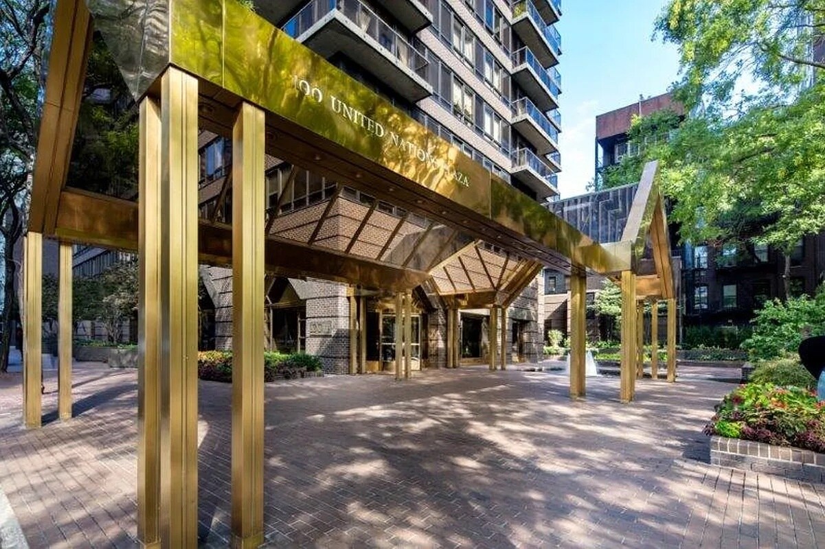 Building Photo - 100 United Nations Plaza