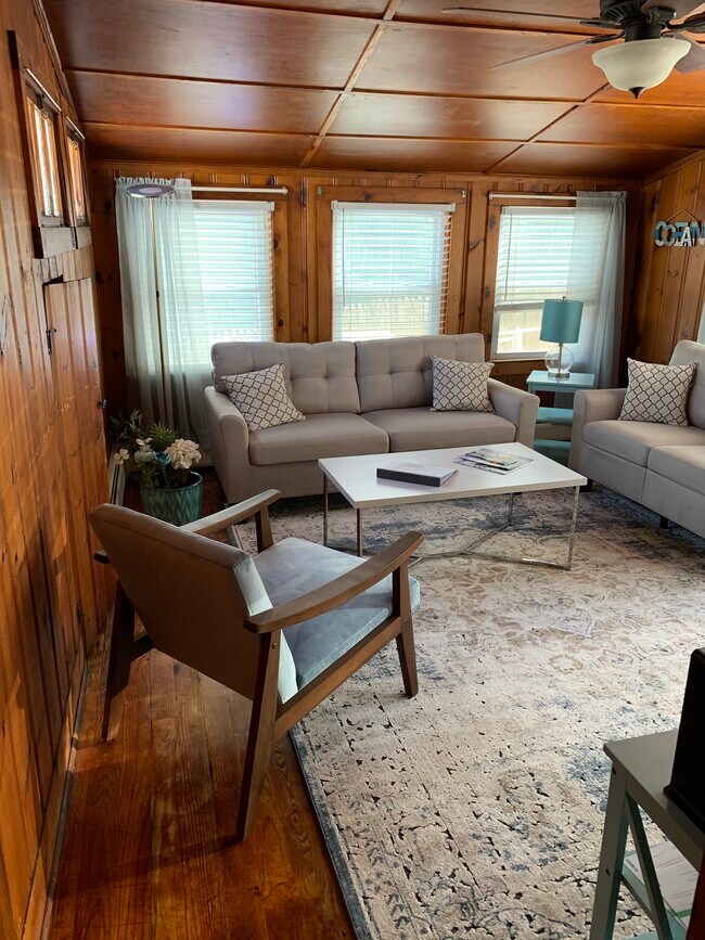 Living room - 96 King Philip Ave