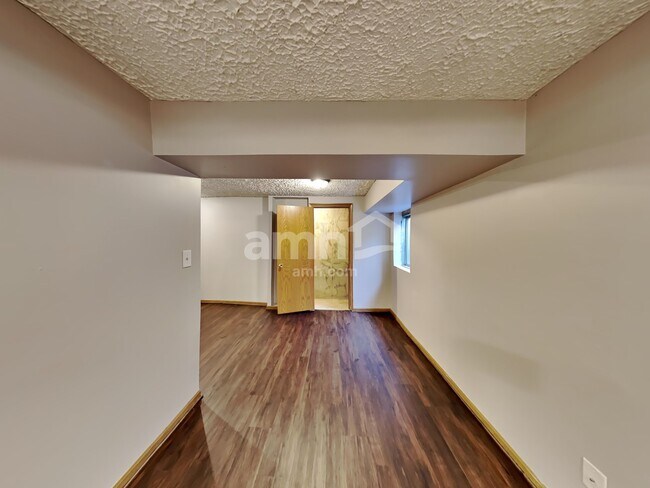 Building Photo - 1608 Bridle Post Drive Unit 10A