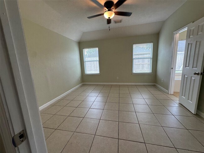Building Photo - 19119 Field Cottage Ln