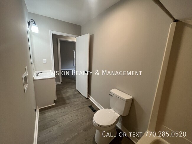 Building Photo - 137 Red Oak Dr