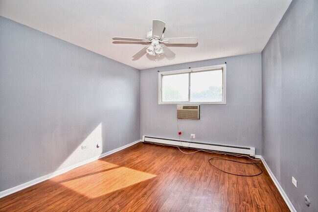 Building Photo - 9445 Kenton Ave