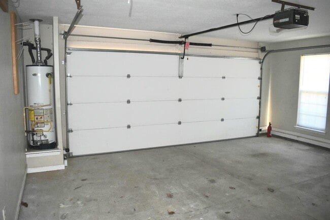 Building Photo - 1889 Long Creek Falls